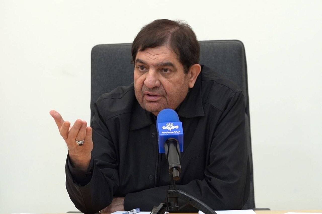 حقیقتاً باید به حال مردم آمریکا با این رئیس‌جمهور کم‌خردشان تاسف خورد