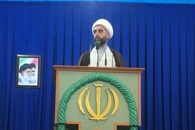 امام جمعه موقت بوشهر: اقتصاد با نسخه‌های بیمار درمان نمی‌شود
