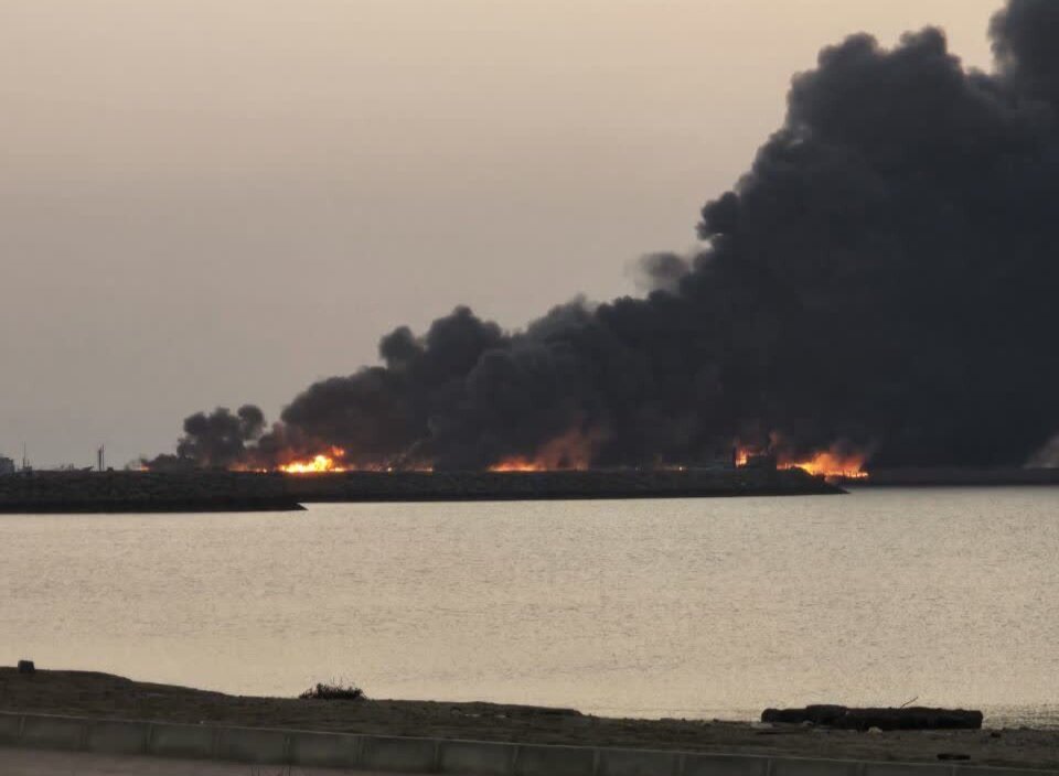 حمله به اسکله صیادی در جاسک/ ۱۰۰ لنج بر اثر آتش آسیب جدی دیده است