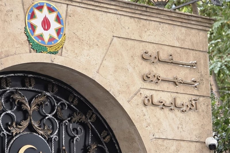 تجمع اعتراضی دانشجویان مقابل سفارت آذربایجان در تهران
