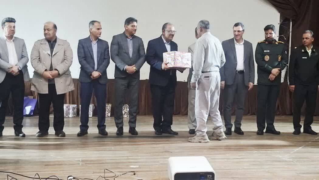 استاندار بوشهر: خارگ در خط مقدم مبارزه با استعمار قرار دارد