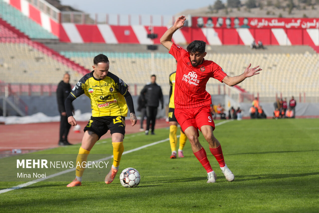 لیگ برتر فوتبال - تراکتور و سپاهان