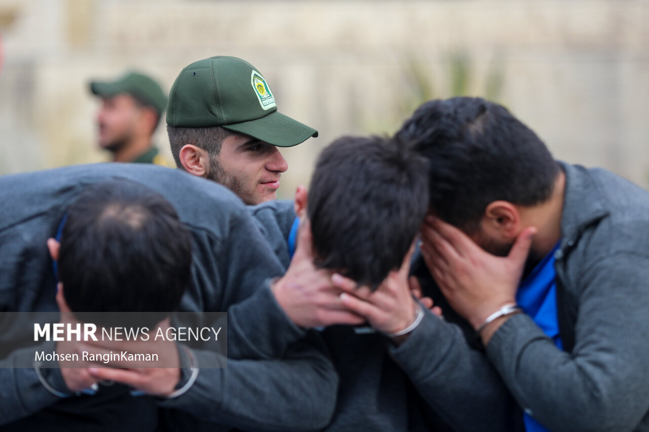 کشف ۱۲ تن آرد قاچاق در اسلامشهر / ۳ متهم دستگیر شدند