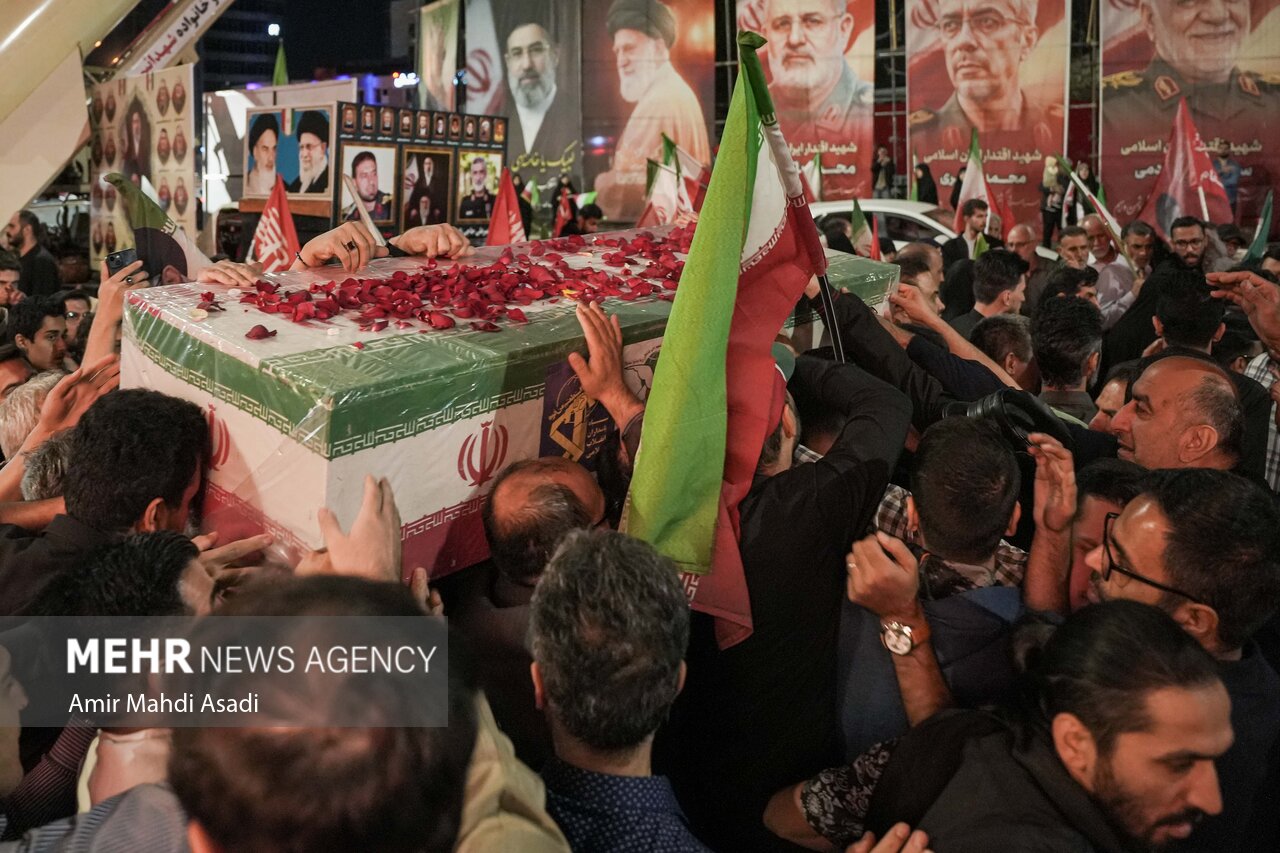 وداع باشکوه مشهدی‌ها با سردار شهید«حسین ظریفی»