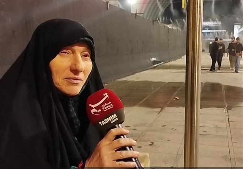 بابت زندگى در زمان امام خامنه اى خدا را شاکرم