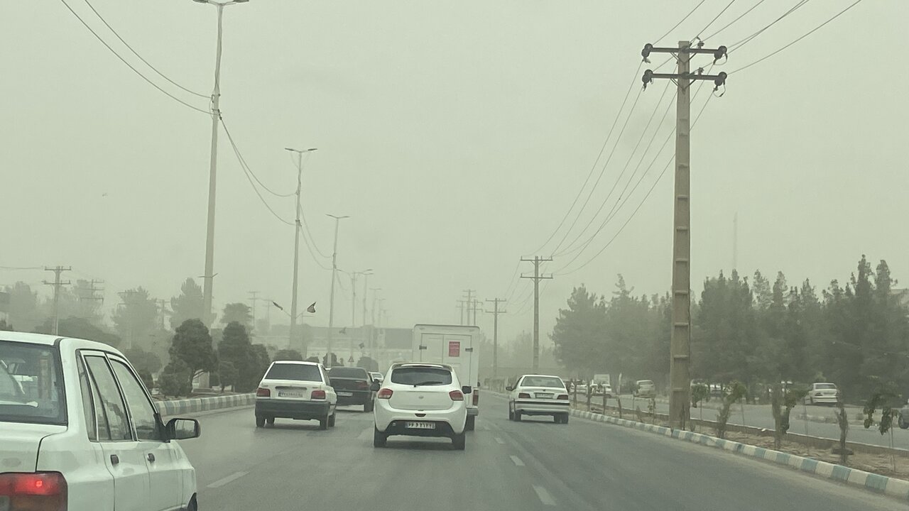 هوای خطرناک در اهواز؛ هجوم گرد و خاک به آسمان خورستان
