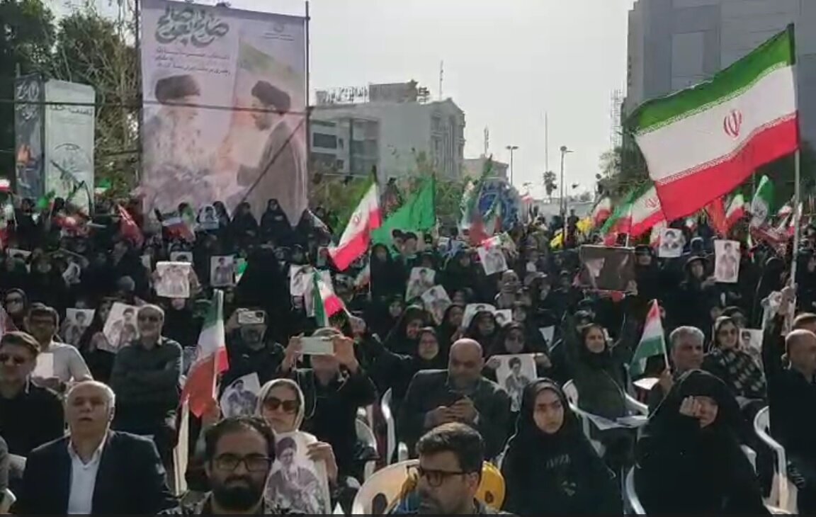 مراسم بیعت مردم با رهبر جدید انقلاب در بوشهر برگزار شد