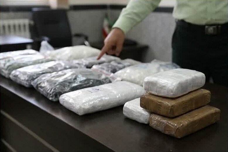 پایان تعقیب وگریز مسلحانه قاچاقچیان کشف ۱۹۰ کیلوگرم مواد مخدر در میناب