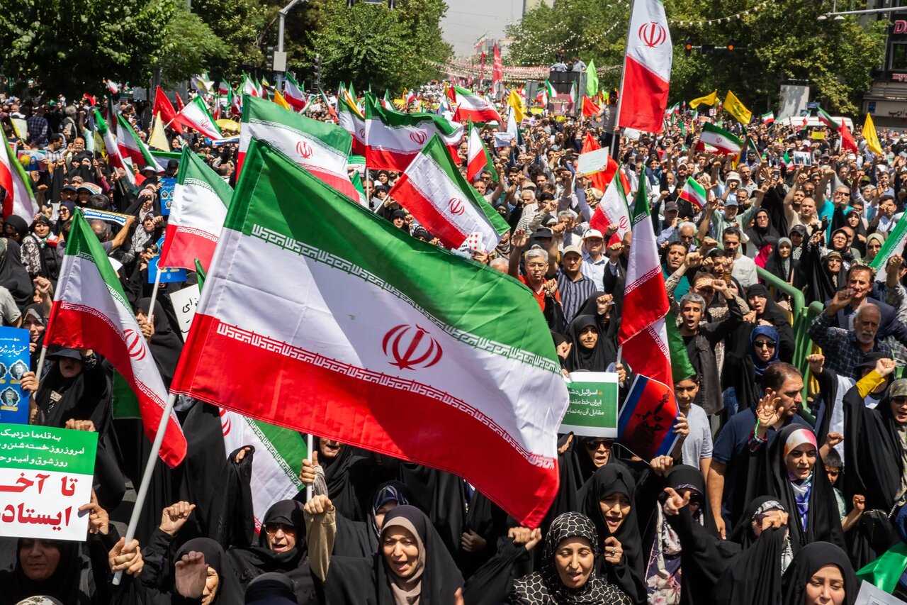 خطی میان عرفان و نبرد میهنی