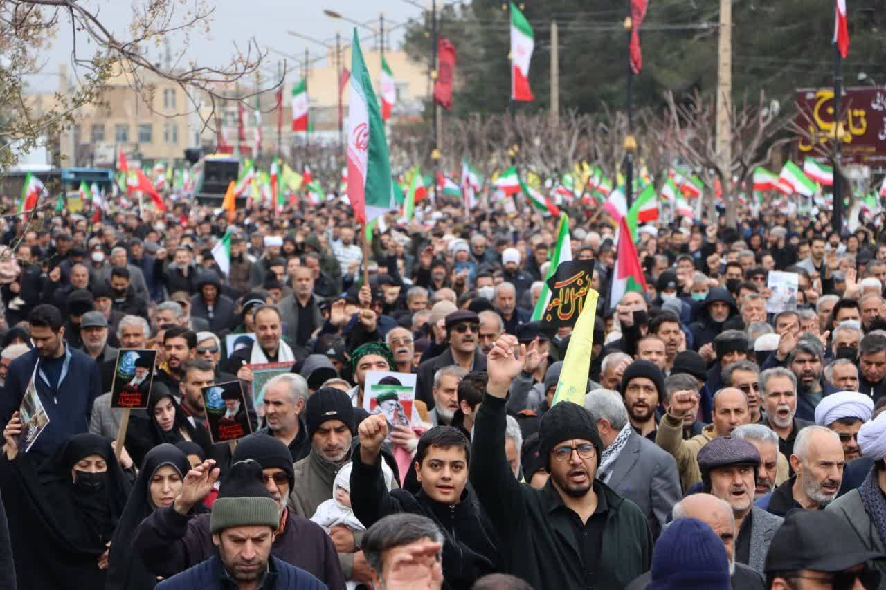 نیروهای مسلح گوش به فرمان مقام معظم رهبری عمل می‌کنند