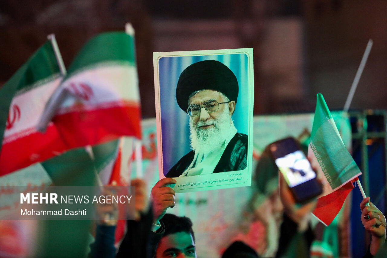 طنین فریاد مرگ بر آمریکا و مرگ بر اسرائیل در قرچک