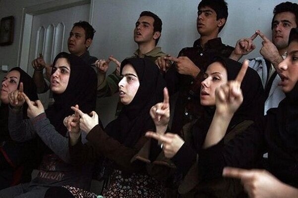 جهانشاهی: مترجم زبان اشاره آنلاین در ادارات هرمزگان فعال می‌شود