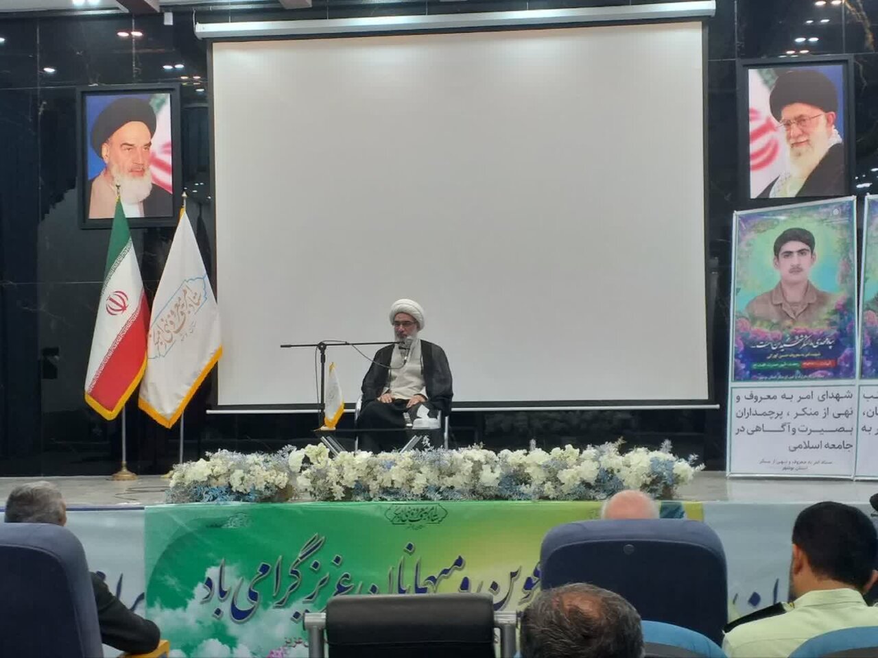 امام جمعه بوشهر: عزت ملت ایران در ایستادگی و مقاومت است