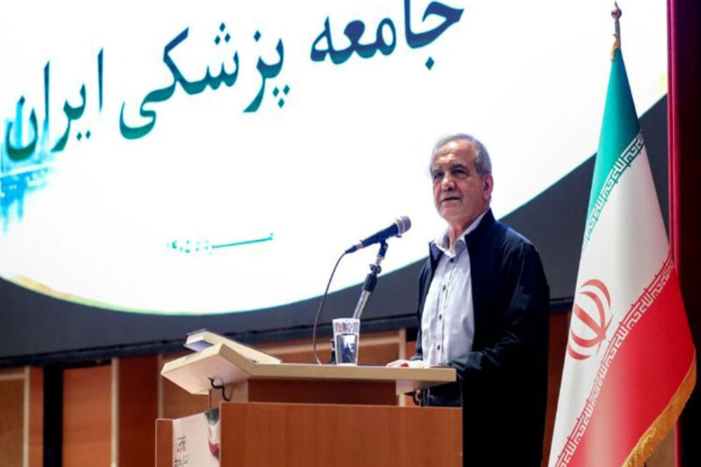 تجلیل پزشکیان از 12 چهره نام‌آور پزشکی ایران در آستانه روز پزشک