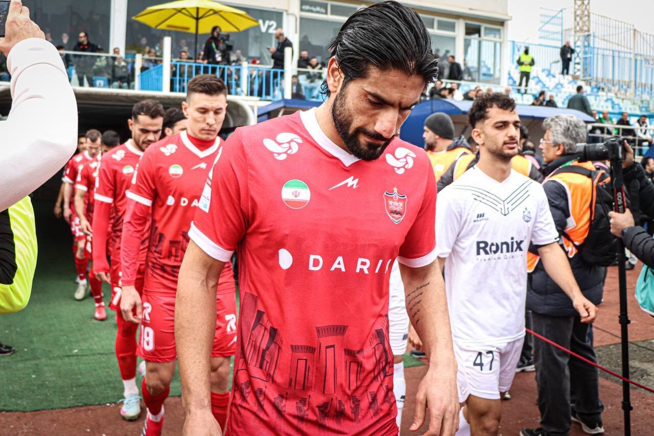 اصرار سپاهان برای جذب مدافع پرسپولیس در فاصله ۷۲‌ ساعت تا شروع لیگ