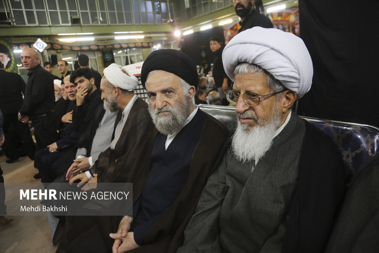 بزرگداشت رهبر شهید از سوی آیت الله سیستانی در قم