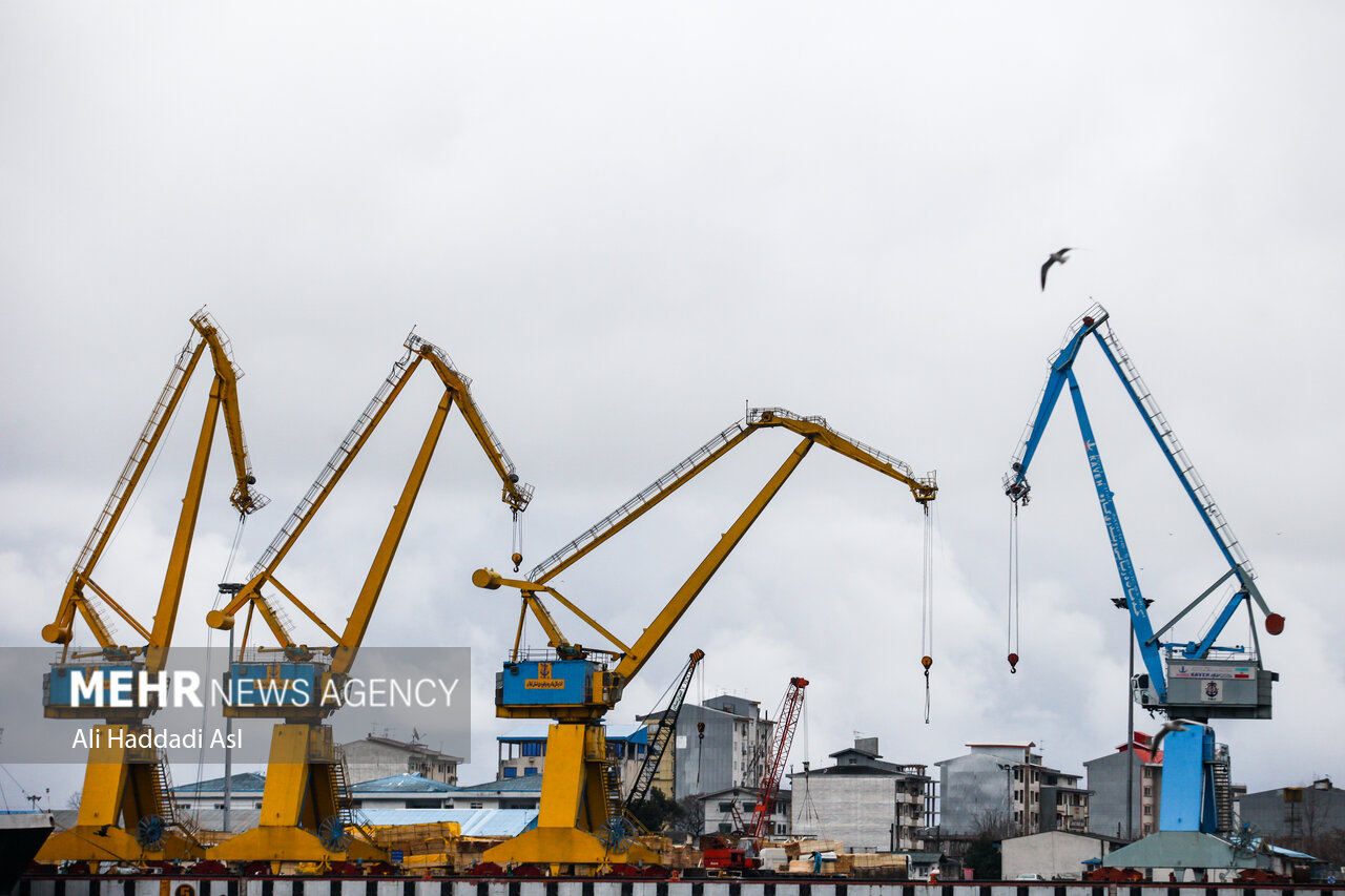 رکورد تاریخی افزایش ۴۶ درصدی بارگیری مواد معدنی در بندر شهید رجایی