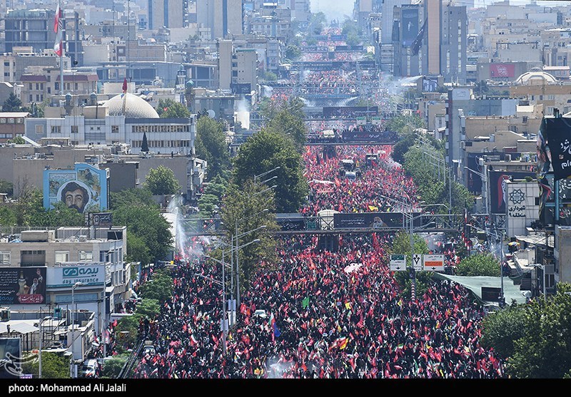 تصاویر رسانه یمنی از انبوه عزاداران مراسم تشییع امام شهید در تهران