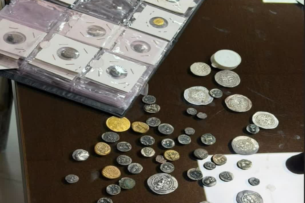 قاچاقچی سکه‌های تاریخی در شیراز به دام افتاد