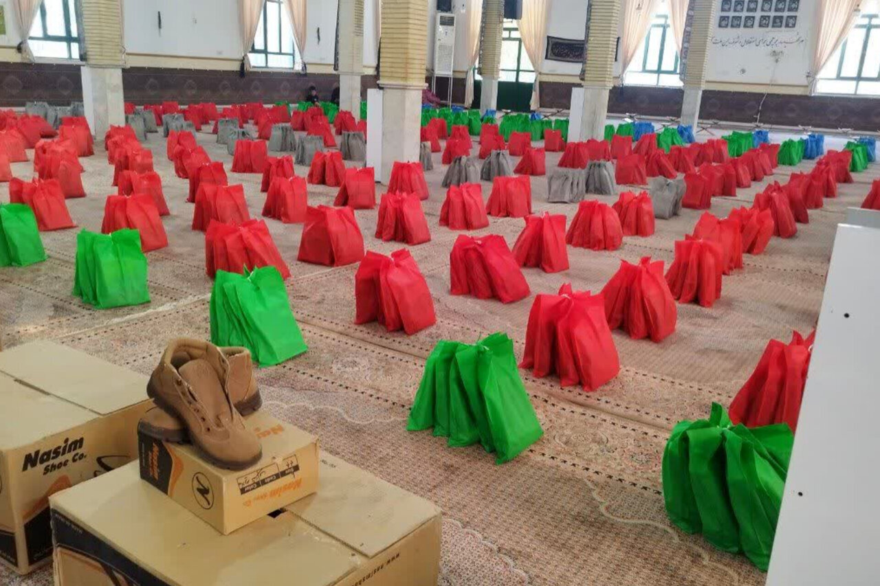 توزیع ۲۳۰۰ بسته تحصیلی میان دانش‌آموزان نیازمند پارس‌آباد