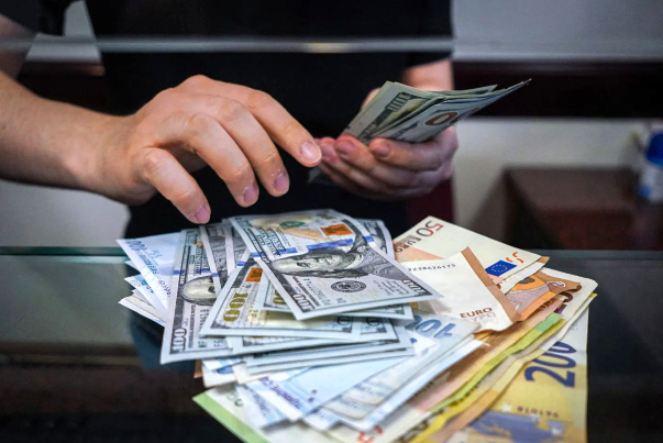 تحلیل بازار ارز امروز جمعه 30 مرداد و پیش بینی قیمت دلار فردا شنبه 31 مرداد