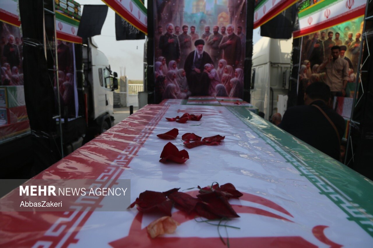یک ایران عزادار دانش آموزان شهید میناب؛ آغاز مراسم تشییع پیکرها