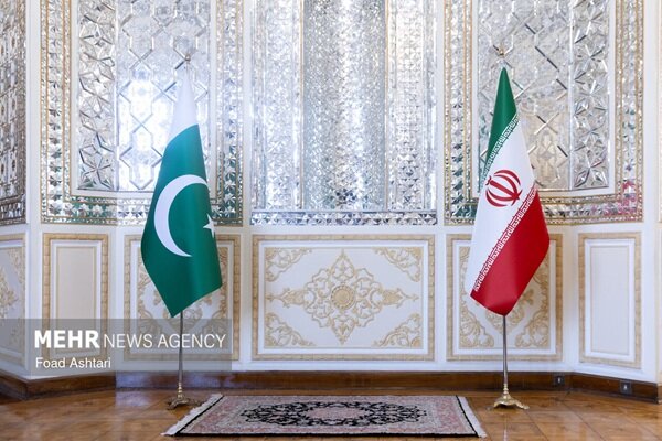 المیادین: وزیر کشور ایران عازم پاکستان است
