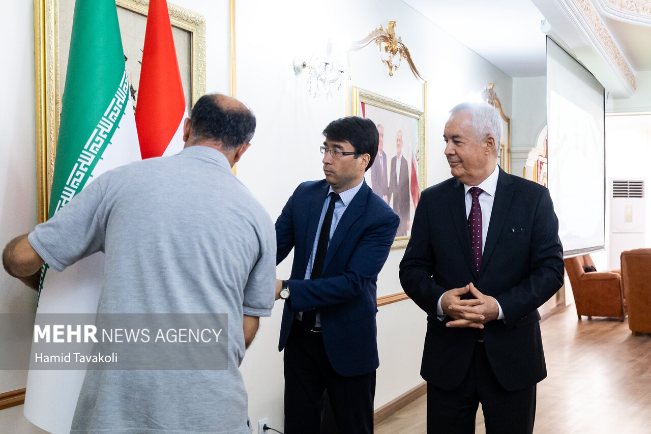 نشست خبری سفیر تاجیکستان در ایران