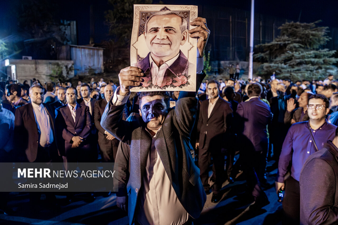 استقبال از رئیس جمهور در بازگشت از نیویورک