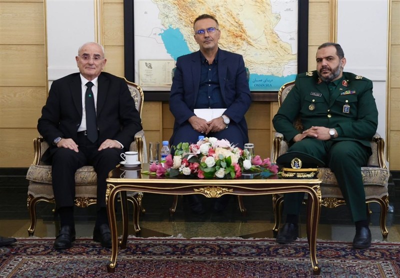 وزیر دفاع لبنان برای شرکت در مراسم بزرگداشت رهبر شهید وارد تهران شد