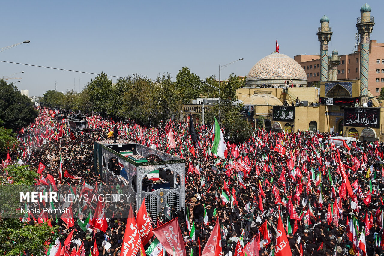 مراسم تشییع پیکر مطهر رهبر شهید انقلاب در تهران - ۱۶