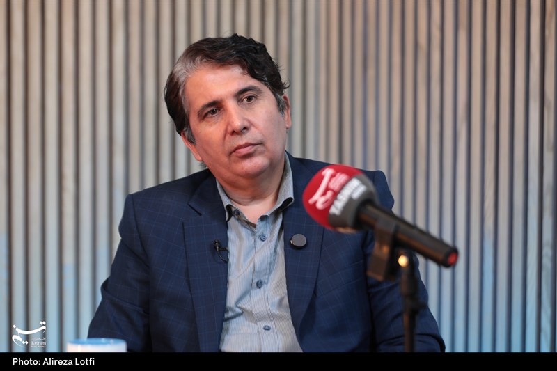 تعداد بالای باسواد، جامعه‌ی فرهیخته نمی‌سازد