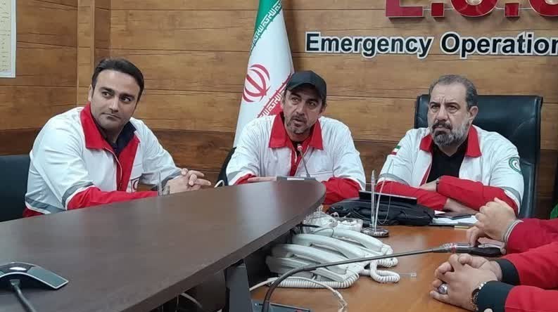 از مستطیل سبز تا خط‌مقدم امداد/ سرمربی خیبر داوطلب هلال‌احمر شد