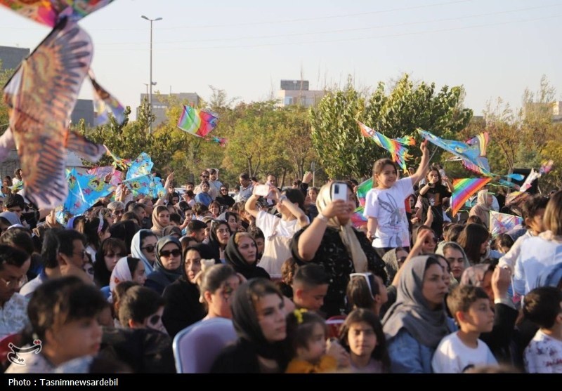 جشنواره بادبادک ها؛ آسمان بام همدان در دستان کودکان