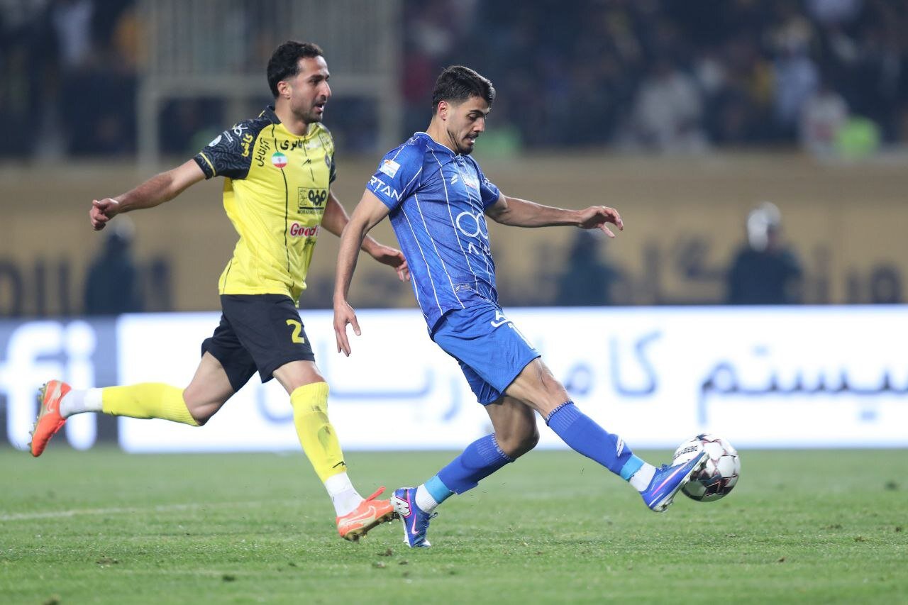 تساوی استقلال و فجر در نیمه اول با اشتباه آدان