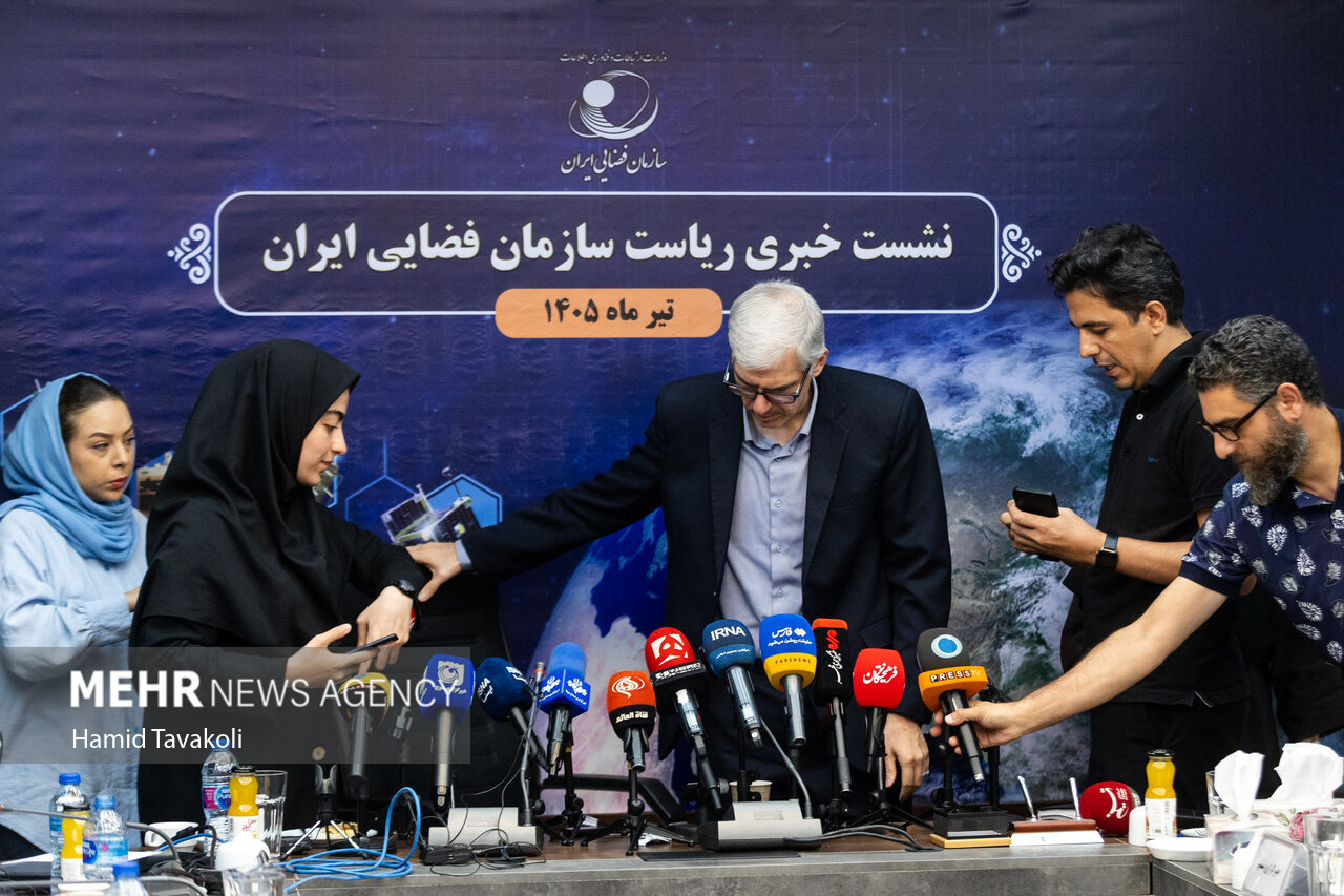 نشست خبری رئیس سازمان فضایی ایران