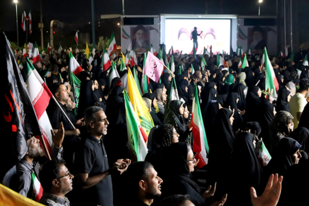 سی‌ویکمین موج تجمعات شبانه مردمی ایران/پزشکیان و عراقچی در جمع مردم+فیلم