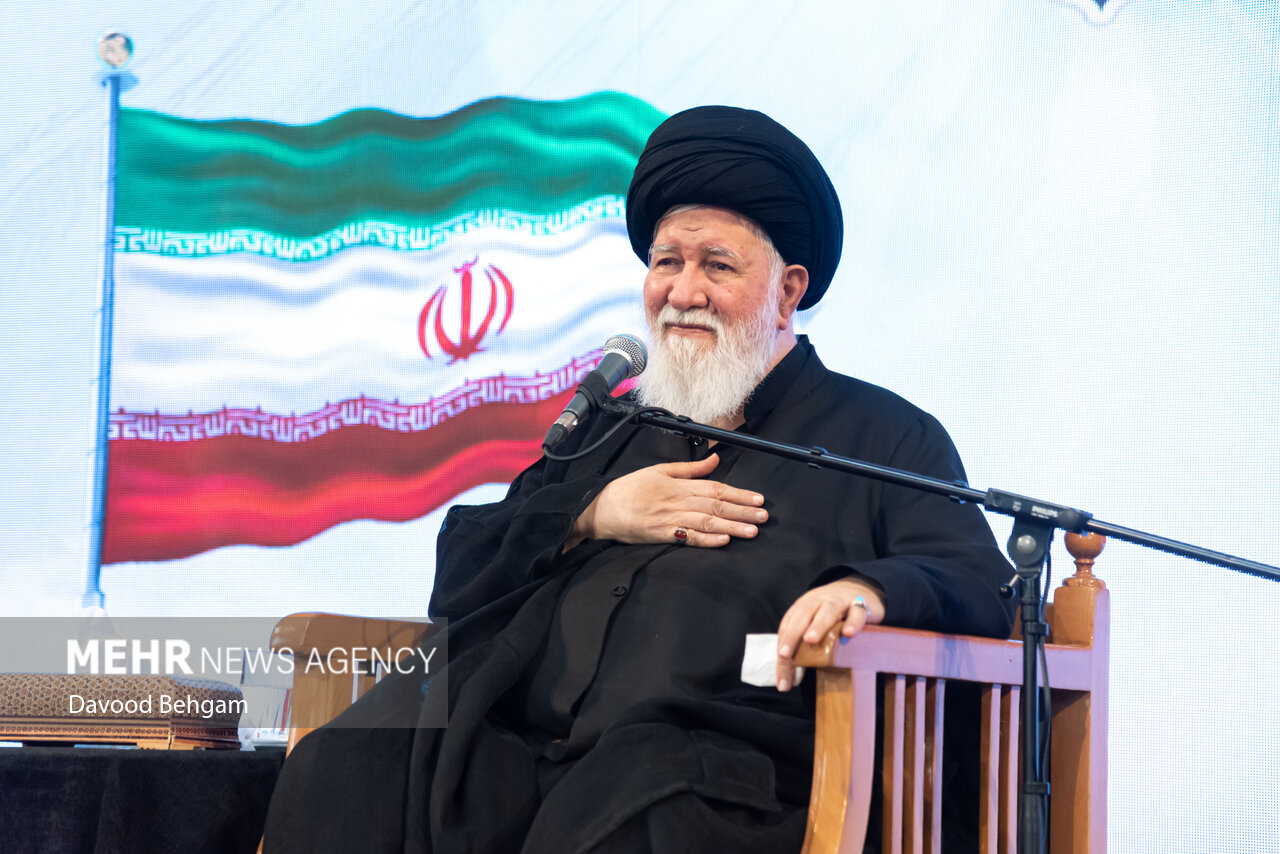 اشک و مقتل‌خوانی آیت‌الله علم‌الهدی در روز شهادت امام رضا(ع)