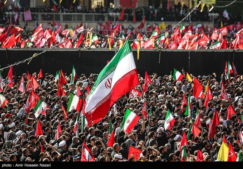 نیویورک تایمز: وداع با آیت‌الله خامنه‌ای با شعارهای انتقام برگزار شد