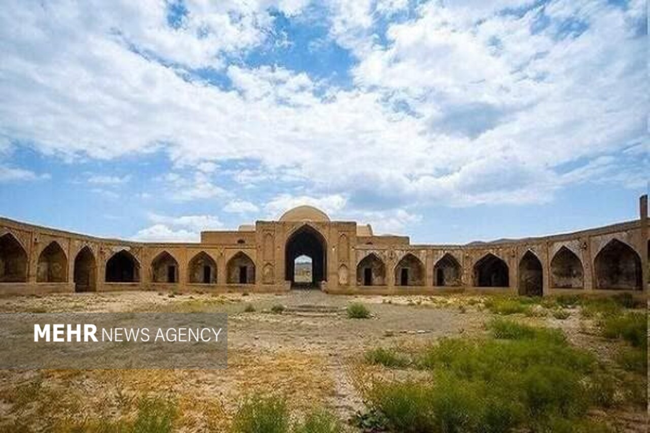 مرمت کاروانسرای تاریخی دهدز تا هفته دولت به پایان می‌رسد