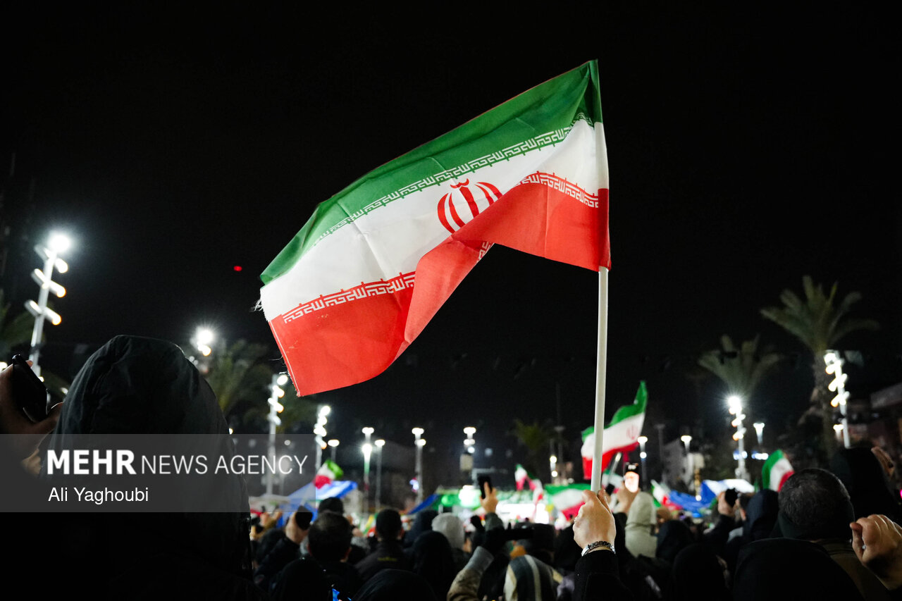 تداوم تجمع مردم ولایتمدار قبله تهران در میادین