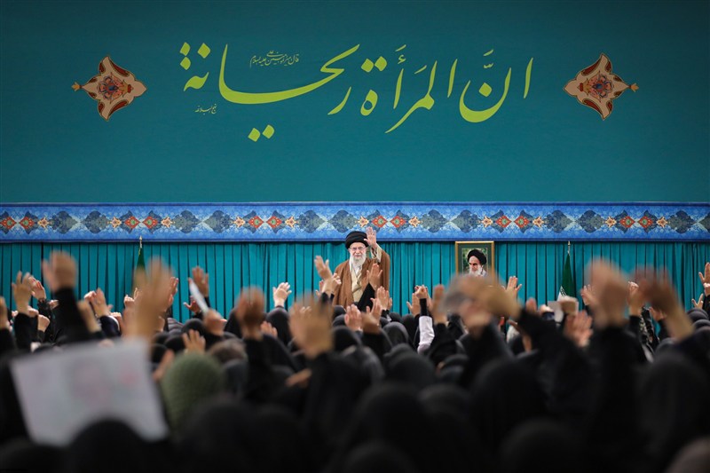 نگاه مترقی رهبر شهید به نقش کلیدی زنان؛ از تربیت تا تعالی