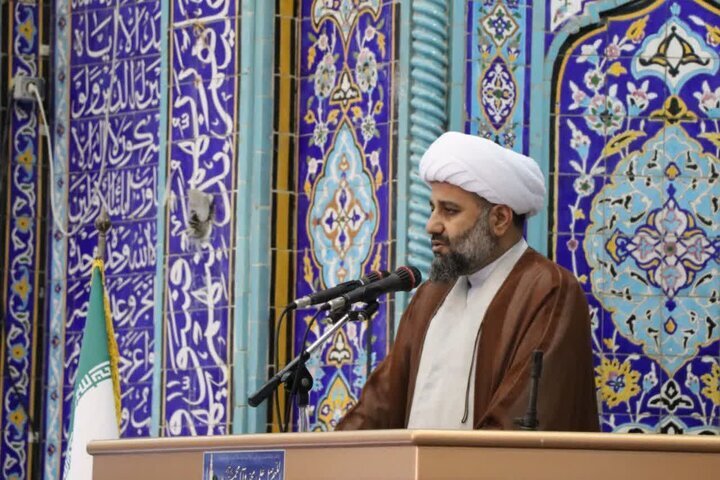 امام جمعه خارگ: دشمن به دنبال اخلال در دستگاه محاسباتی مسئولان است