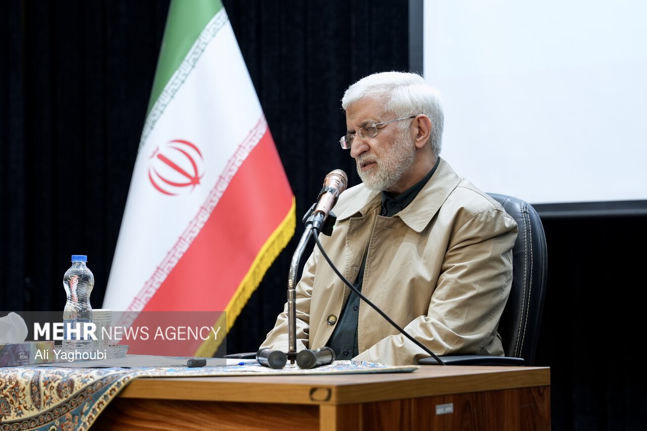 زیرساخت‌های سلطه ونظم آمریکایی در حال فروپاشی‌اند