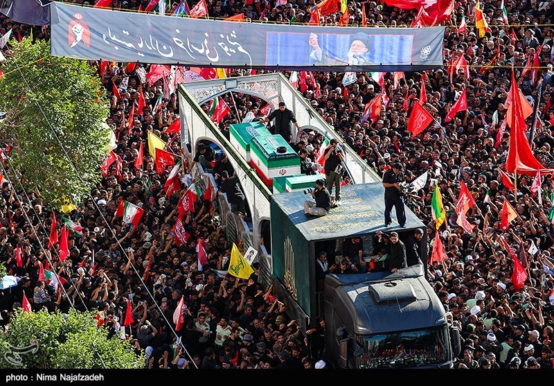 پیکر رهبر شهید امت با بالگرد به حرم مطهر منتقل می شود