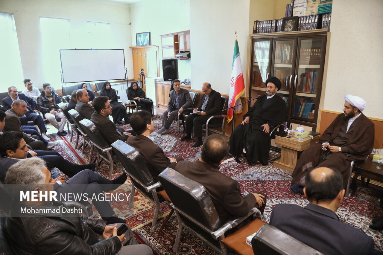 دیدار فعالان گردشگری با نماینده ولی فقیه در استان اردبیل
