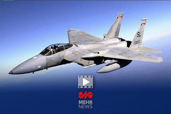 لحظه هدف قرار دادن جنگده F15 دشمن توسط پدافند هوایی ارتش