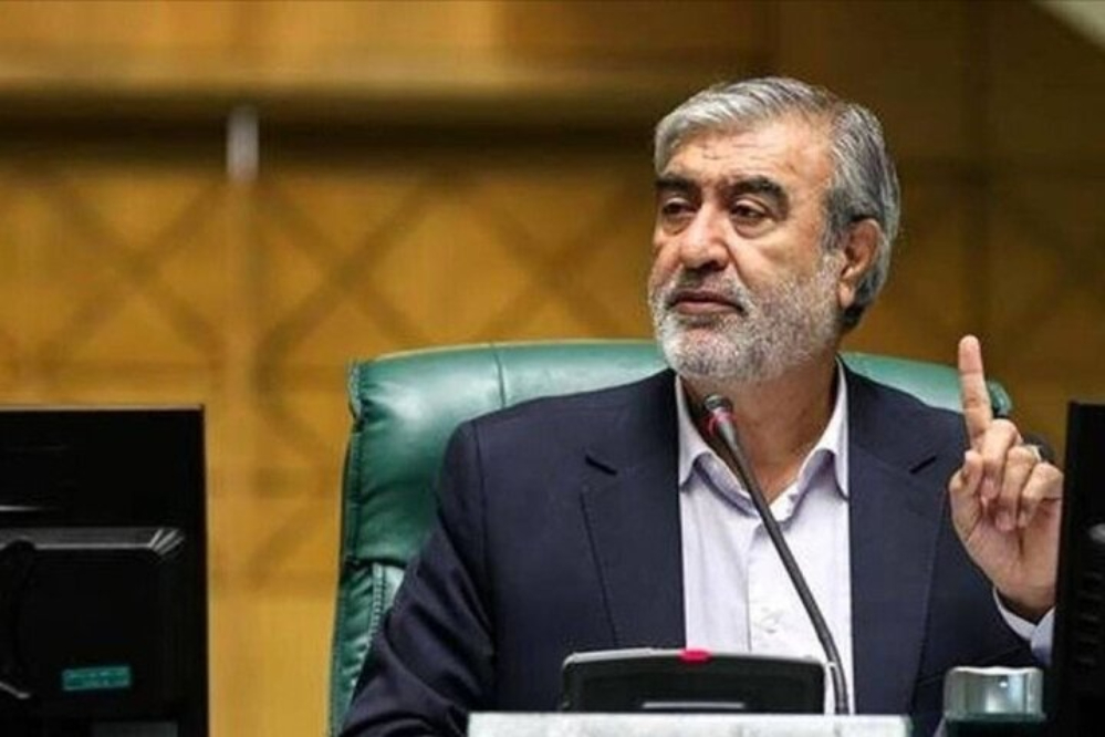 عزیزی: آمریکا با عذرخواهی از مردم ایران، منطقه را ترک خواهند کرد