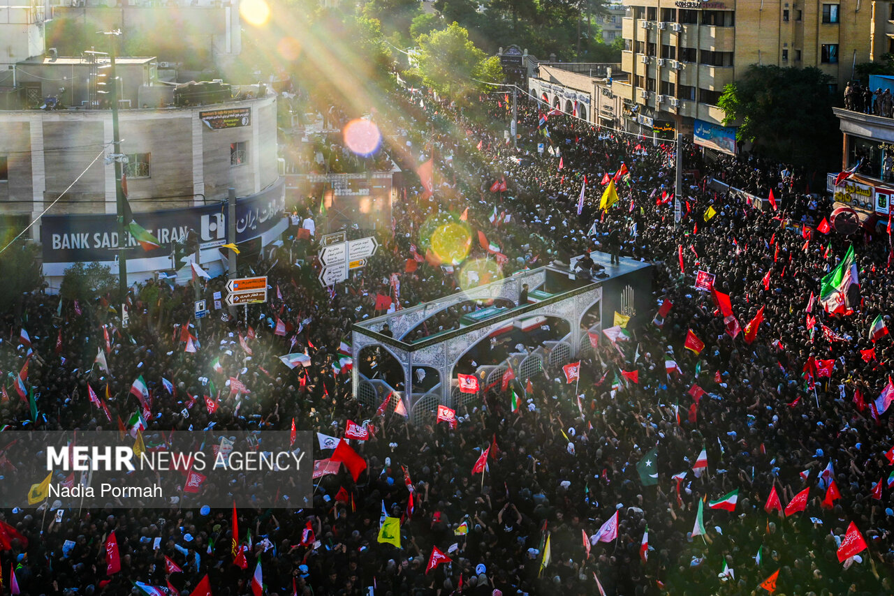 تشییع پیکر رهبر شهید انقلاب در مشهد - ۸