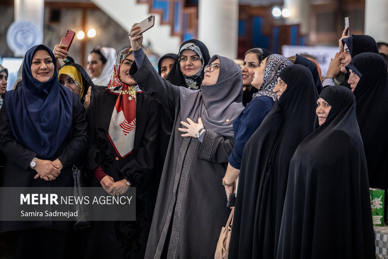 نمایشگاه خیریه انجمن دیپلماتیک بانوان